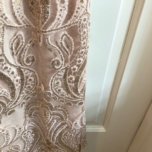 EUC Quiz Sleeveless Sequin Full length Gown - Champagne Gold w/Peachy/Rose Tones - Picture 10 of 13